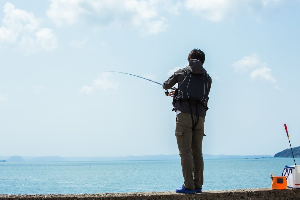 釣り人　堤防　写真