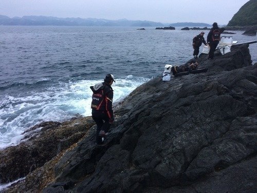 釣り人 磯 海 釣り道具 写真