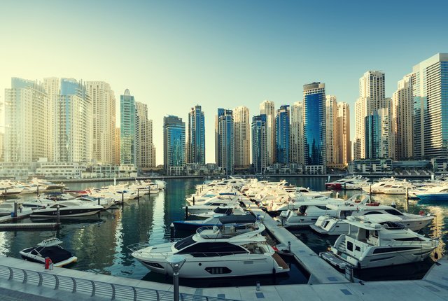 ドバイ 海外 船 釣り船