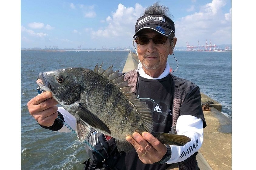 秋空の神戸七防で、魚体もきれいな良型クロダイを釣ろう!タナやエサってどう変わる?ポイントの探り方や釣法までプロ目線で徹底解説します!