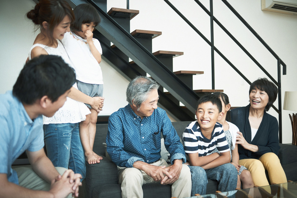家族　団らん　会話　写真