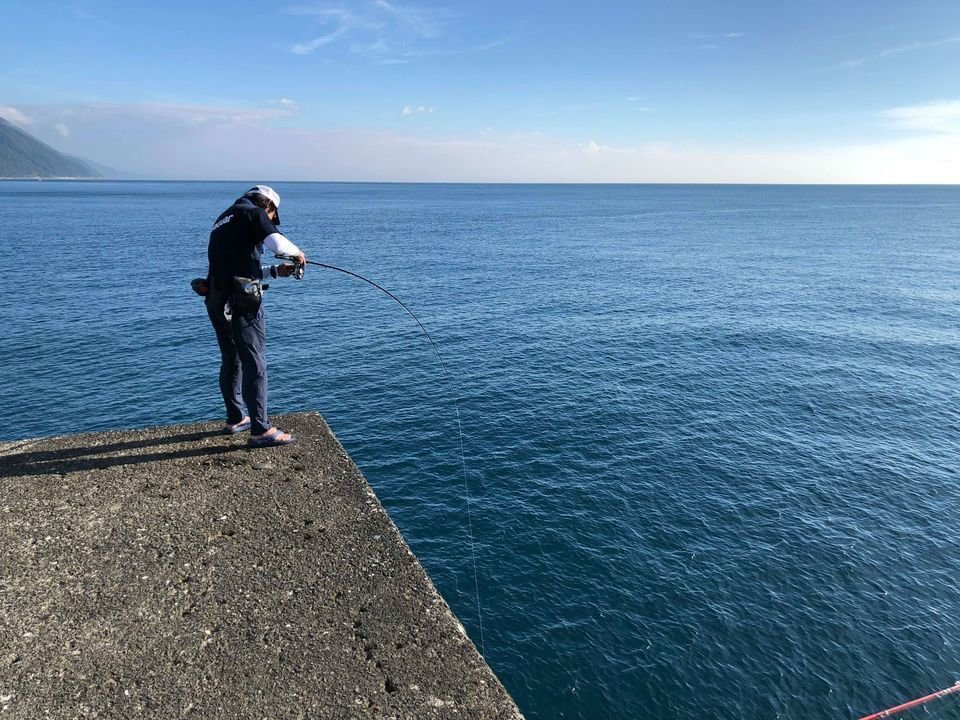 釣り　堤防　海