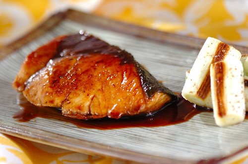 カンパチ　照り焼き　ねぎ　皿　写真