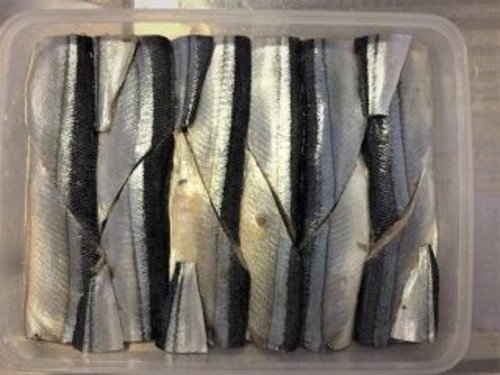 サンマ　切り身　透明容器　写真