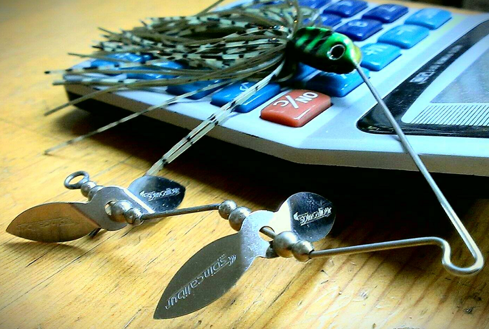 回転プロップがブレードの代わりに付いているスピナーベイト