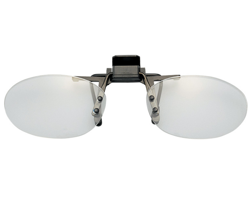 老眼鏡クリップDQ-70029はメガネに装着可能な跳ね上げ式老眼鏡！