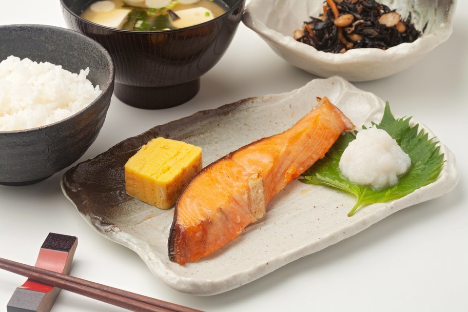 鮭のある食卓の写真