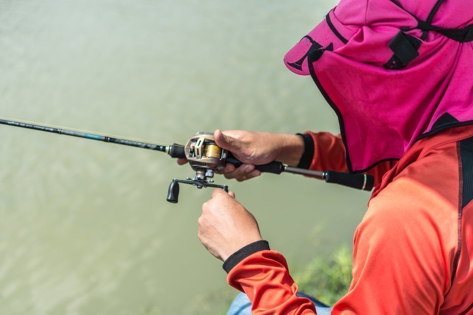ベイトリールを使う手元