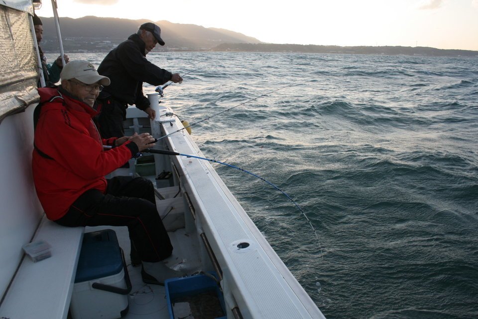 釣り　男性　船　海