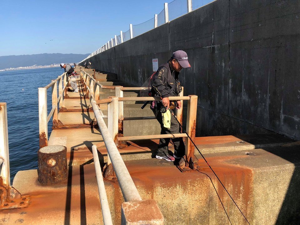 スリット　釣り人　写真