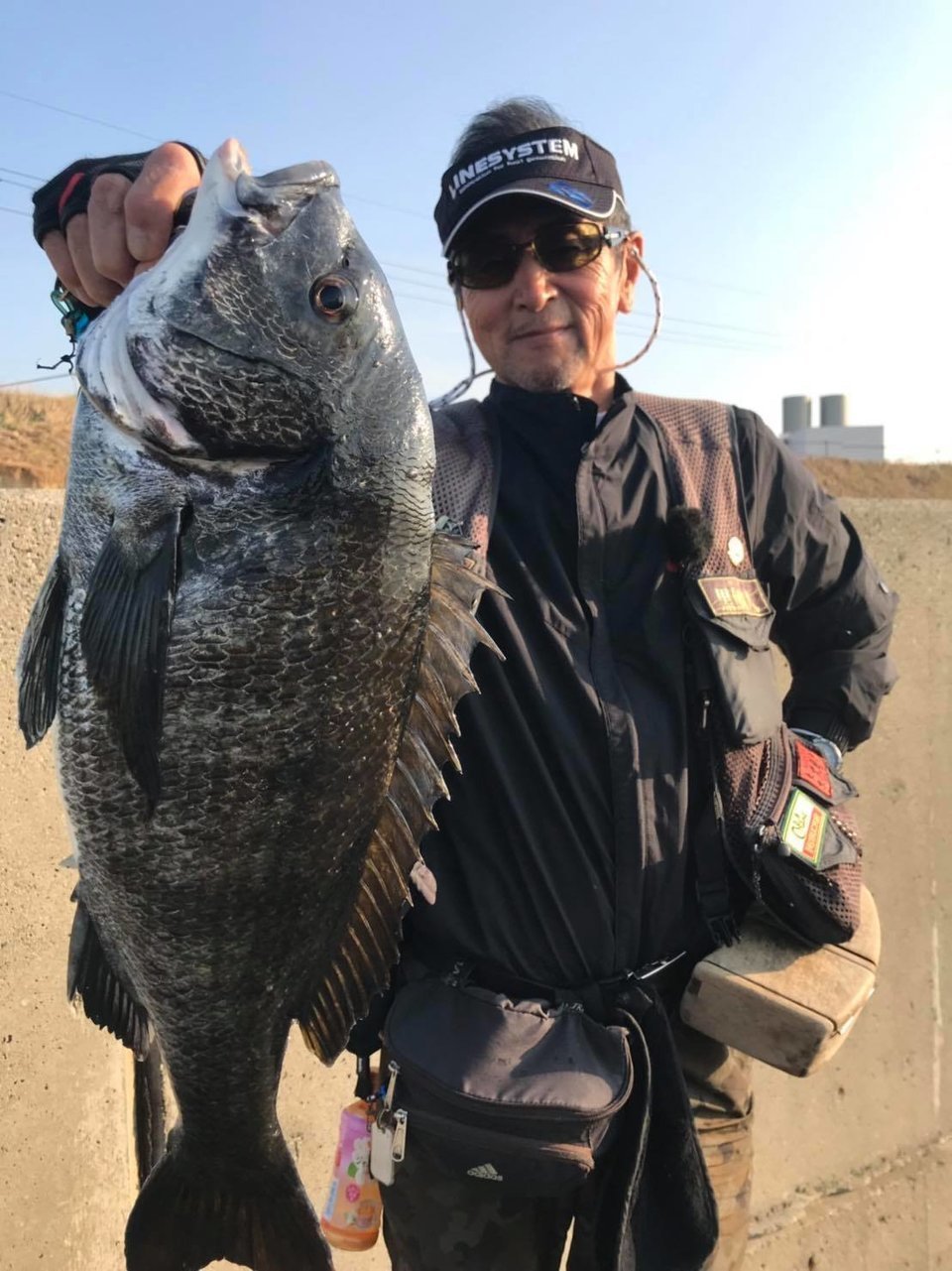 クロダイ　釣り人　写真