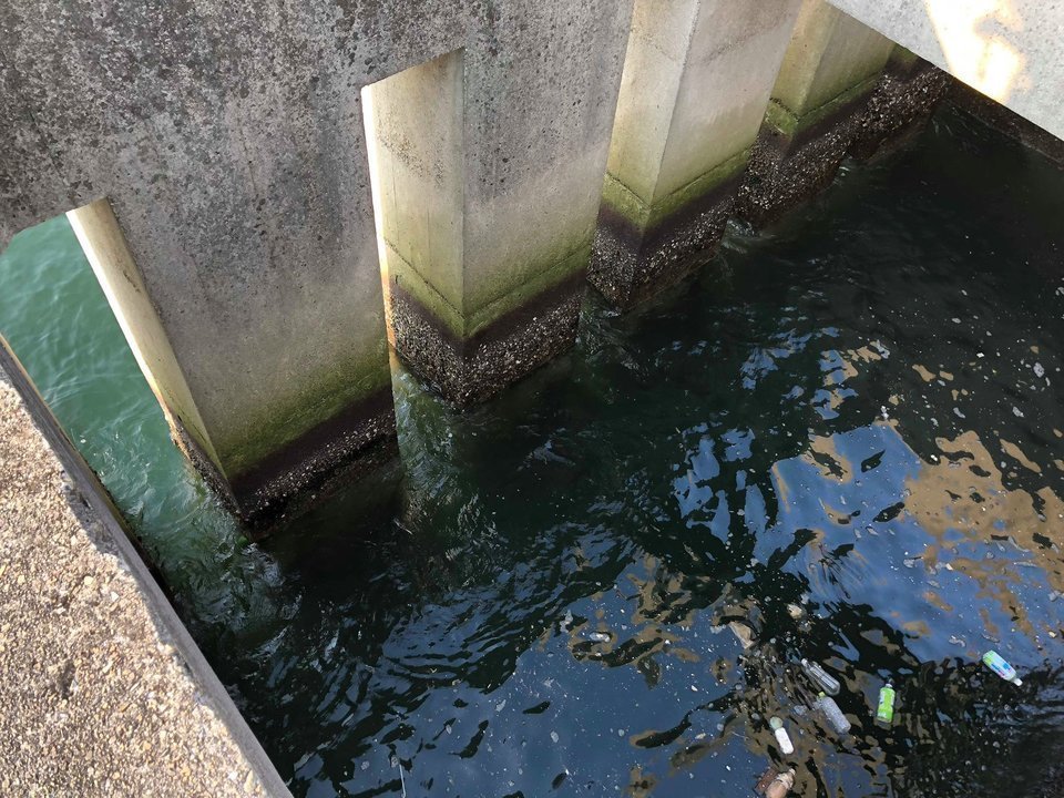 スリット　柱周り　写真