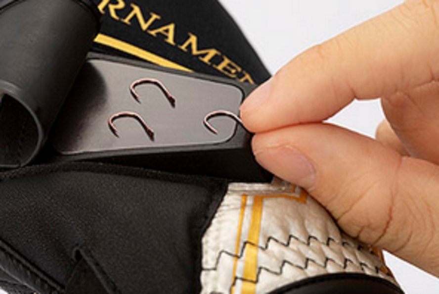 トーナメント タイタニュームα立体ハリ収納付き防寒グローブ3本カットは2019年新発売の磯釣り専用グローブ！