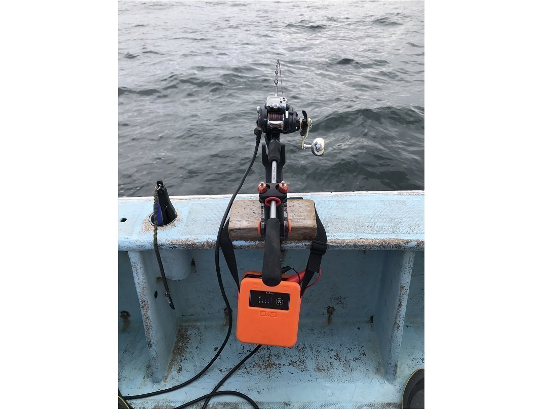リチウムイオンバッテリー　タックル　海　写真