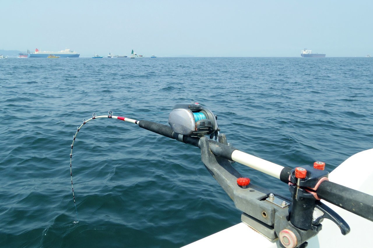 船釣り　海　ルアー