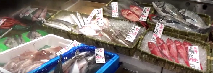 魚屋さんの店先