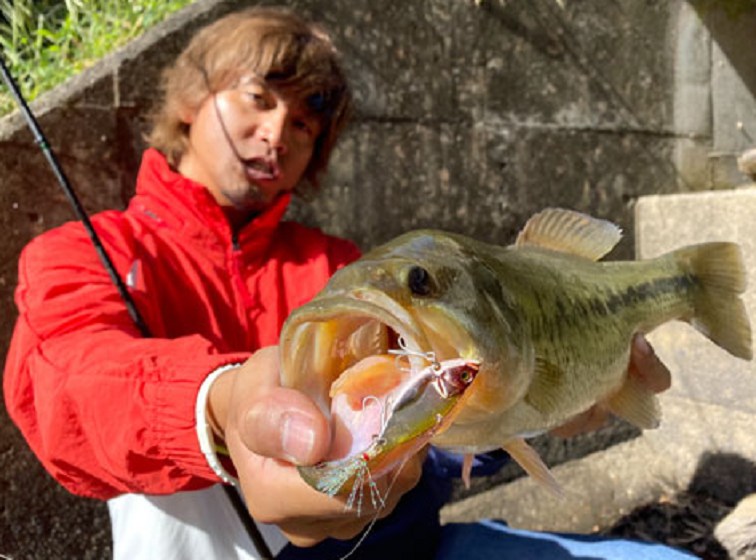 バス　釣り人　写真