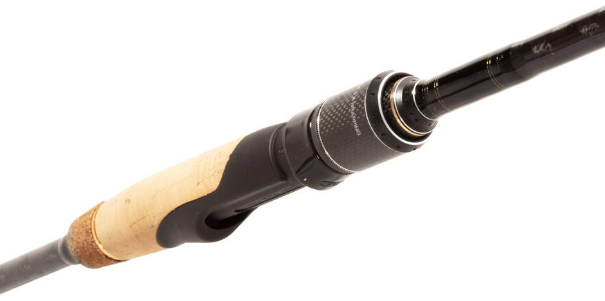 グリップ周りはシンプルで握りやすいデザイン