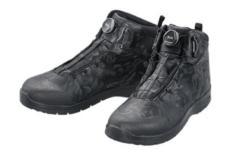 ボートデッキ上で履くのに適した新しいシューズ