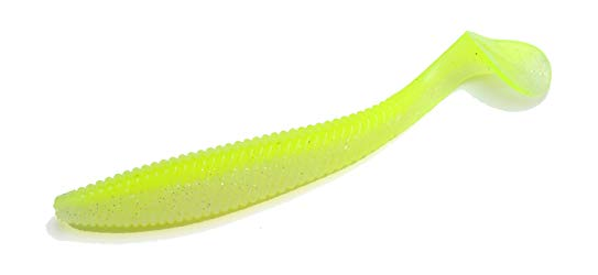 フルスイングのアップ写真