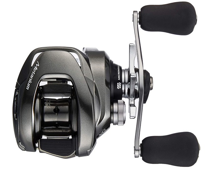 シマノのベイトリールのアップ写真