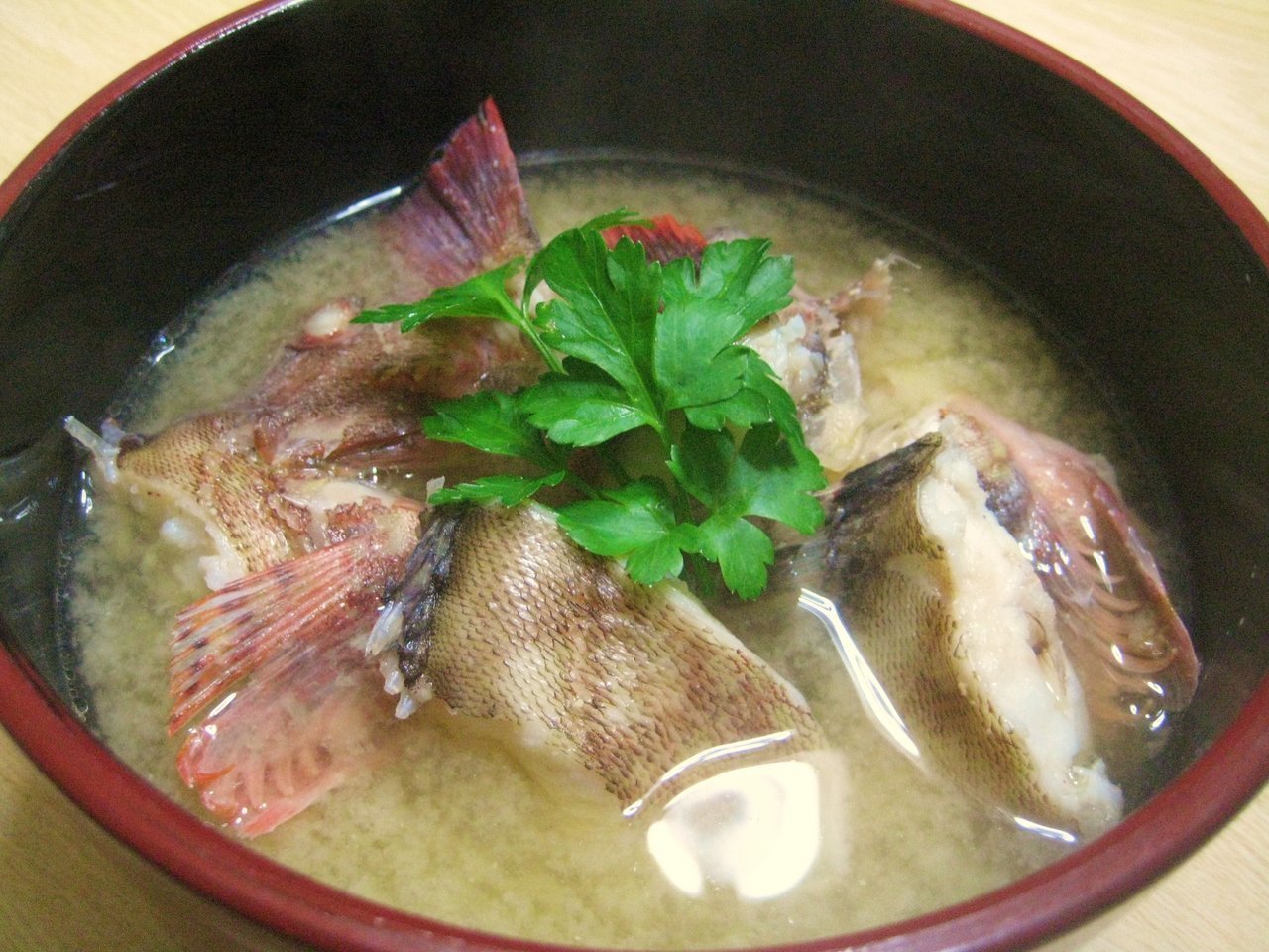 カサゴの味噌汁の写真