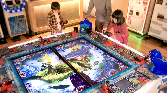 釣りスピリッツをゲームセンターで楽しむ子供