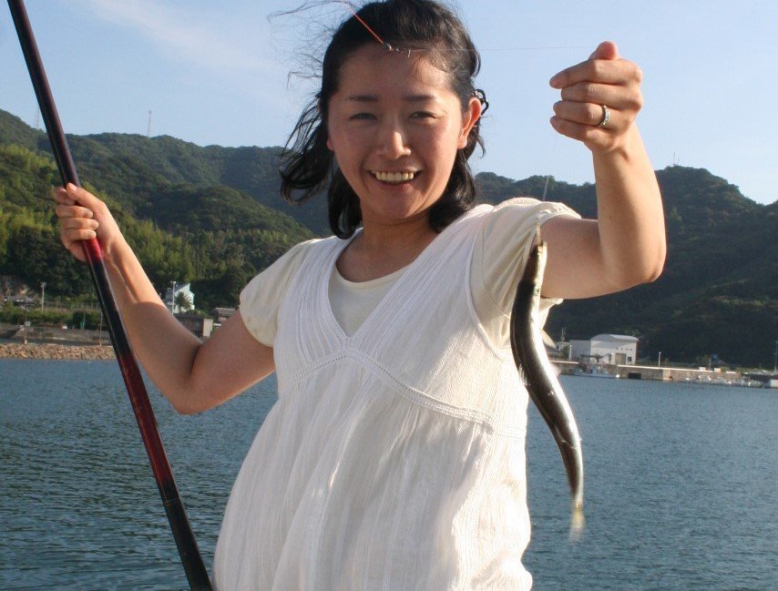 カマスと女性の写真