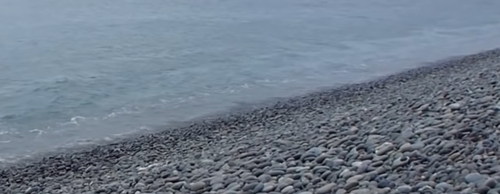 砂利浜のアップ写真