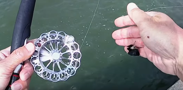 ロッドとリール・仕掛けのアップ写真