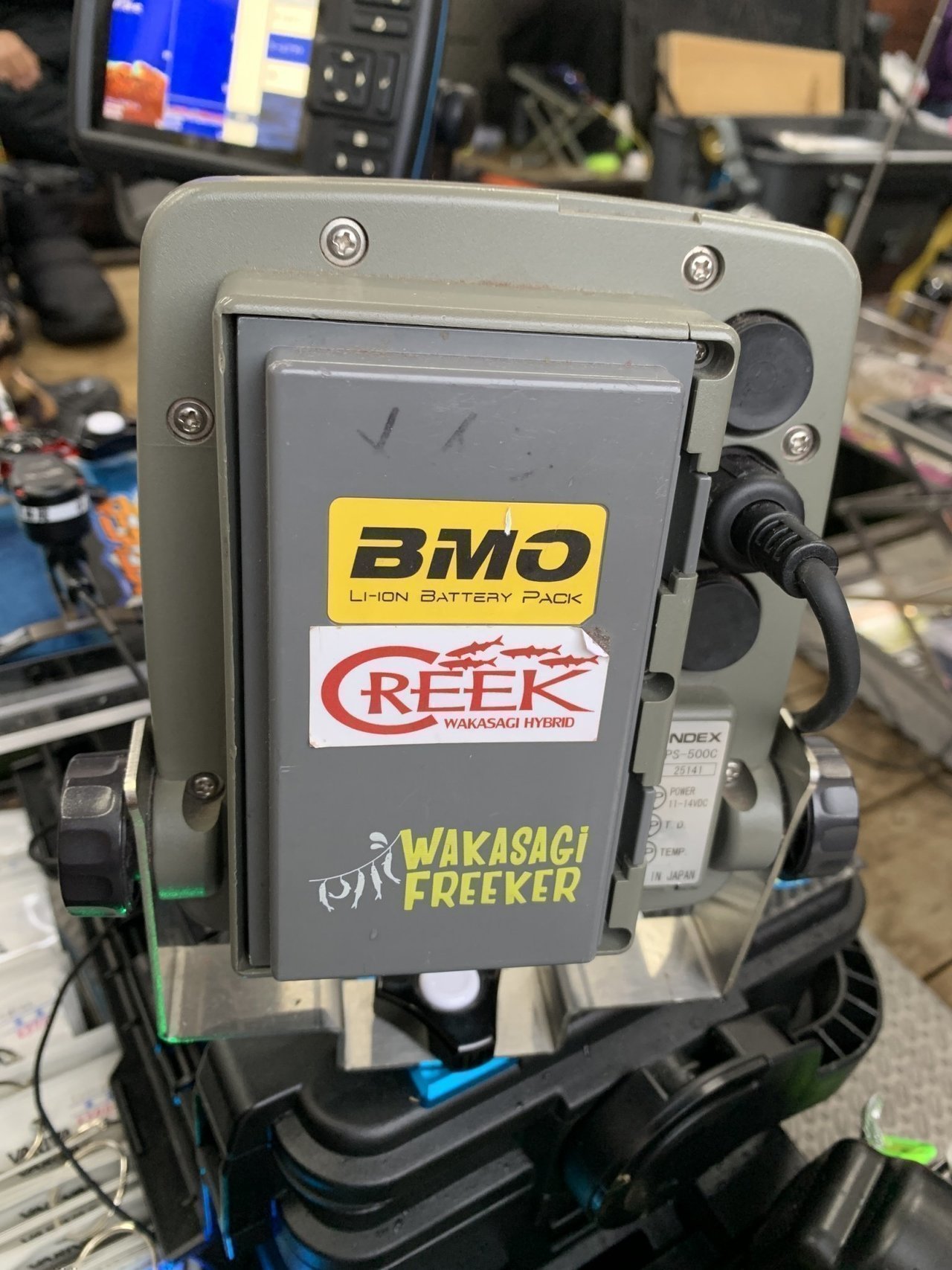 ホンデックス社の魚探PS-500CとBMO社のHONDEX魚探用バッテリーパック