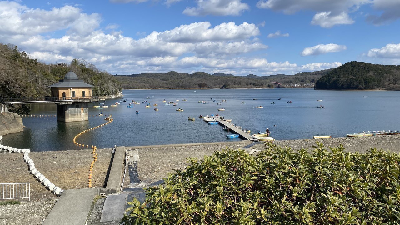 大人気の愛知 入鹿池でワカサギが釣れまくる 魚探の反応がやばいことに 釣りまとめアンテナ