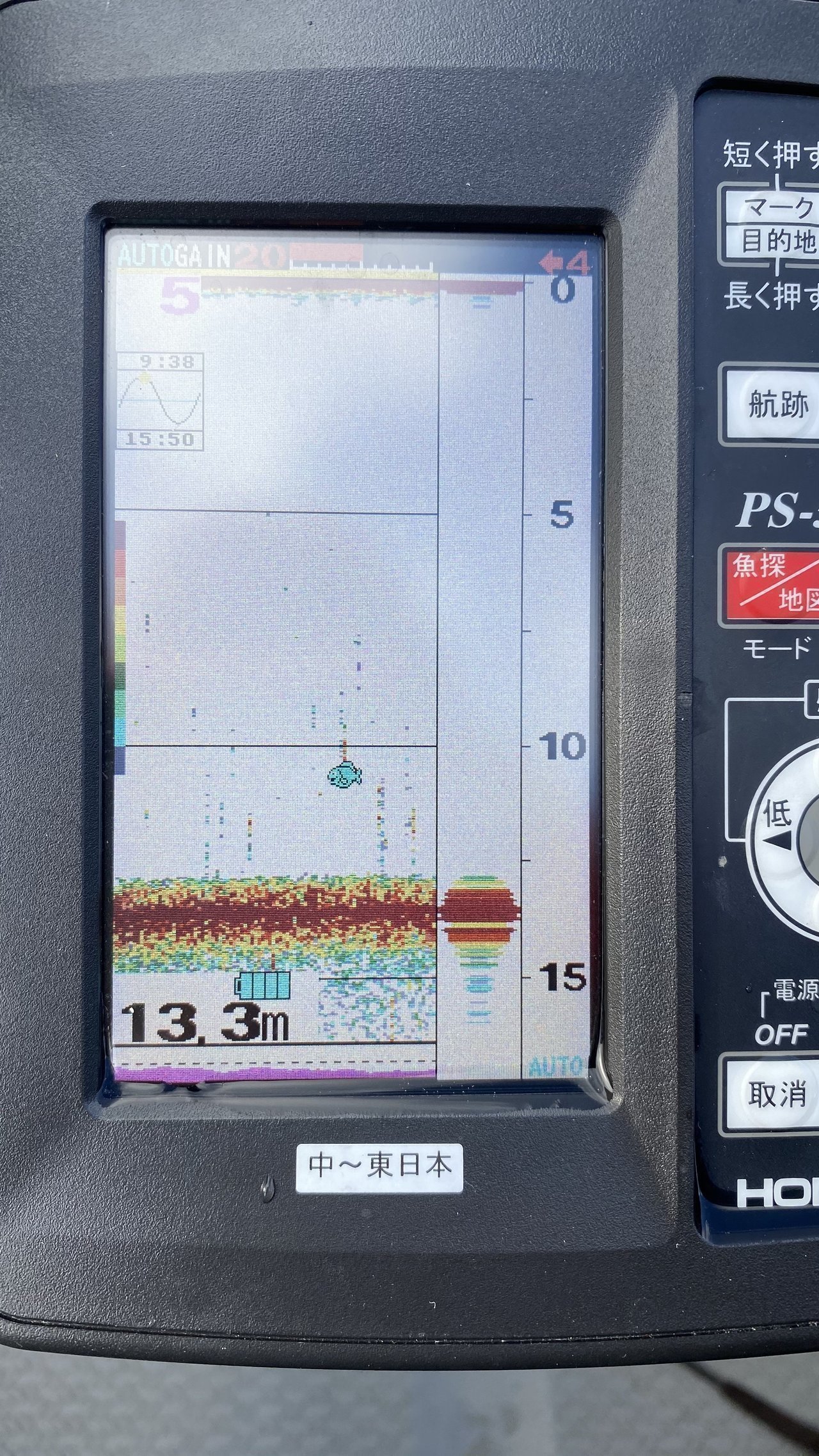 ラッシュ前の魚探の水深は13.3m