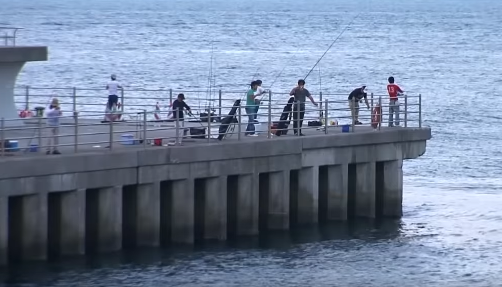 アジュール舞子で釣りたい 神戸の人気釣りスポットへのアクセスや釣り方をチェック