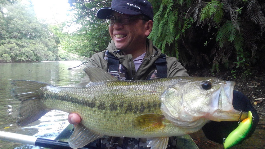 魚とルアーのアップ写真