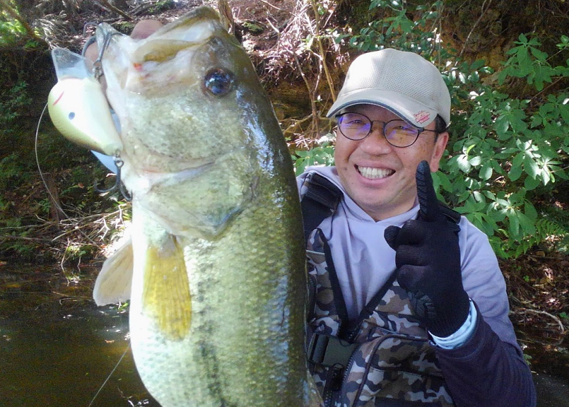 魚とルアーのアップ写真