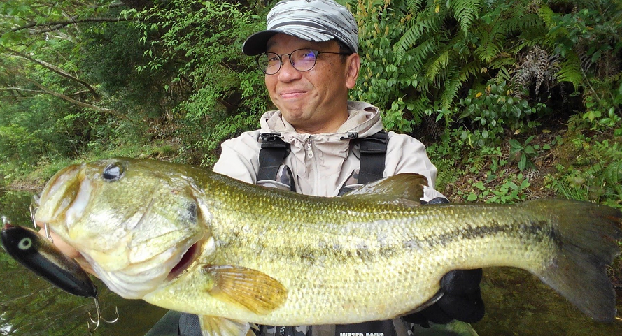 魚とルアーのアップ写真