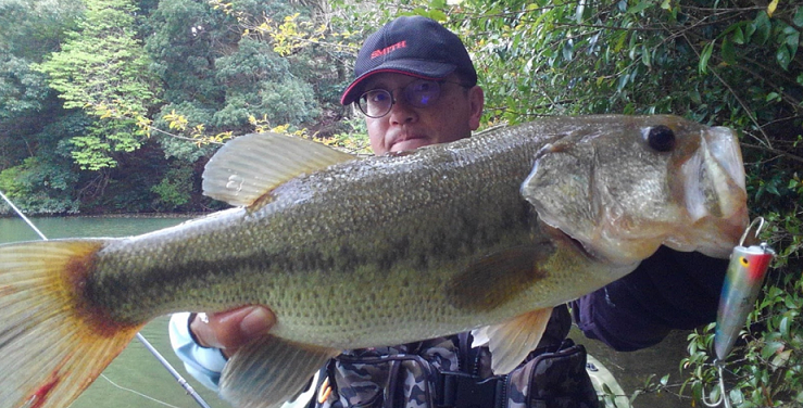 魚とルアーのアップ写真