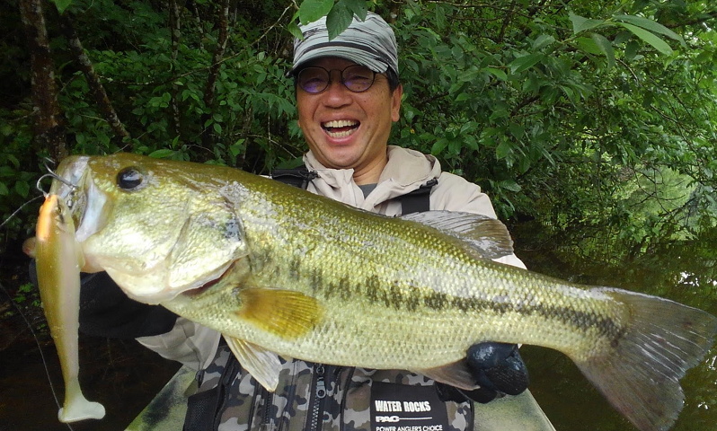 魚とルアーのアップ写真