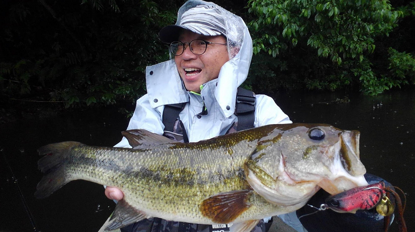 ルアーと魚のアップ写真