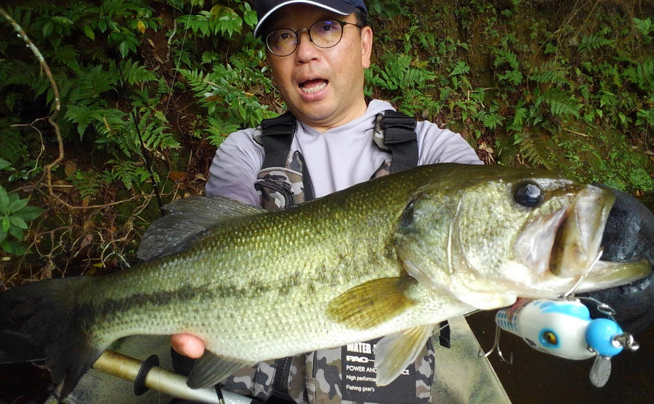ルアーと魚のアップ写真