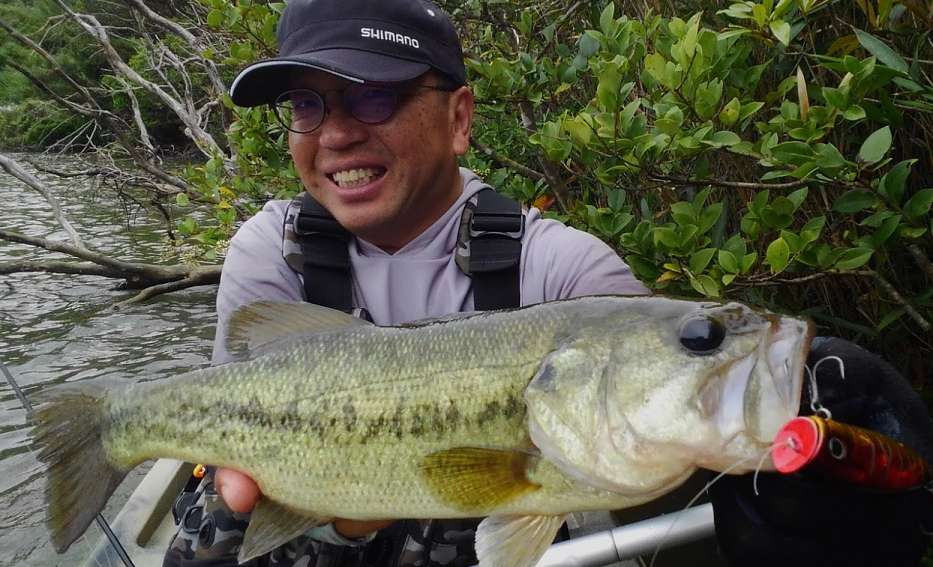 ルアーと魚のアップ写真