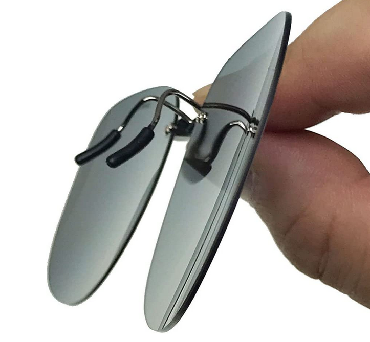 眼鏡のアップ写真