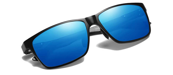 メガネのアップ写真