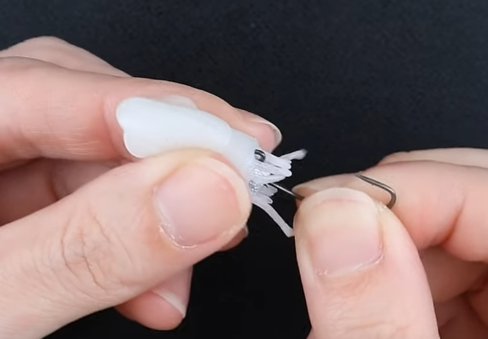 ワームとジグヘッドのアップ写真