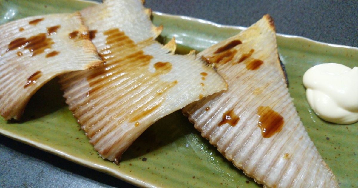 アカエイのエイヒレ一夜干しとその他料理 by ダダだいすけ